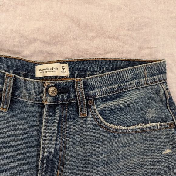 Abercrombie and Fitch denim shorts - Picture 2 of 4